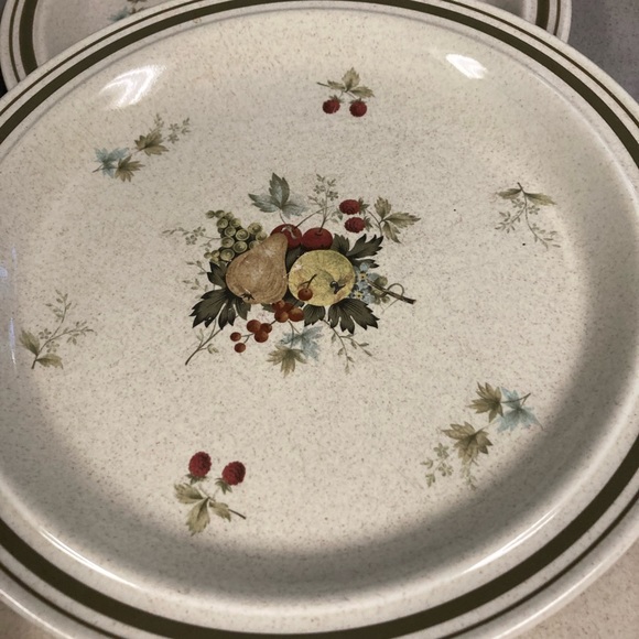 Vintage Royal Doulton plates - Picture 3 of 5